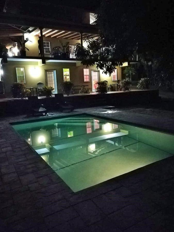 Tropical Apartments Tobago スカボロー エクステリア 写真
