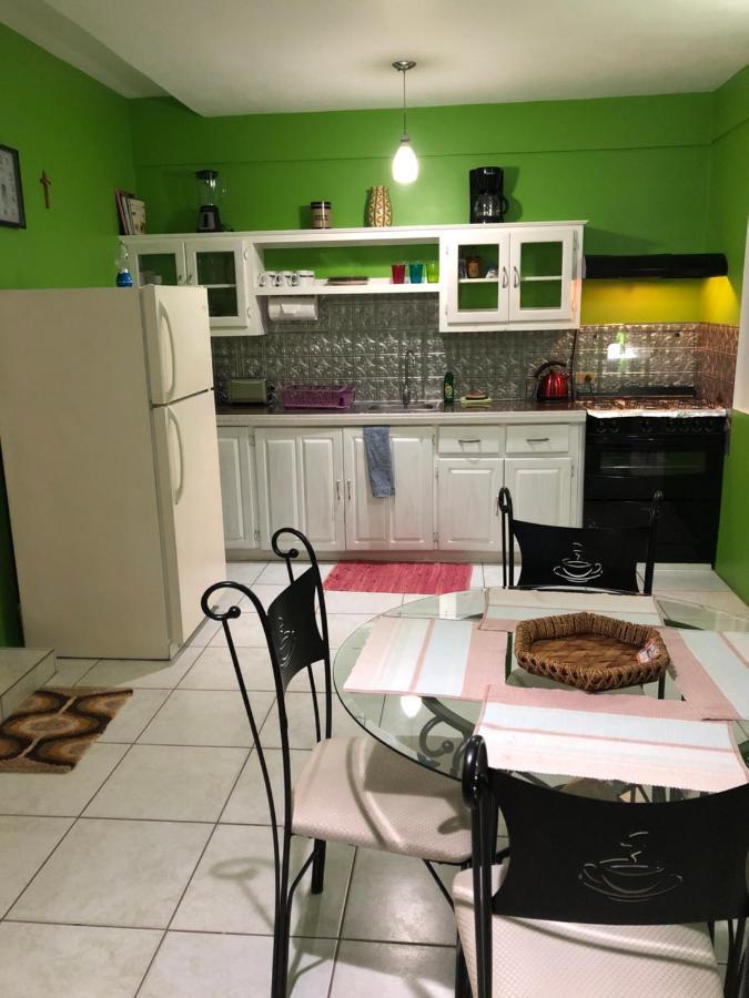Tropical Apartments Tobago スカボロー エクステリア 写真