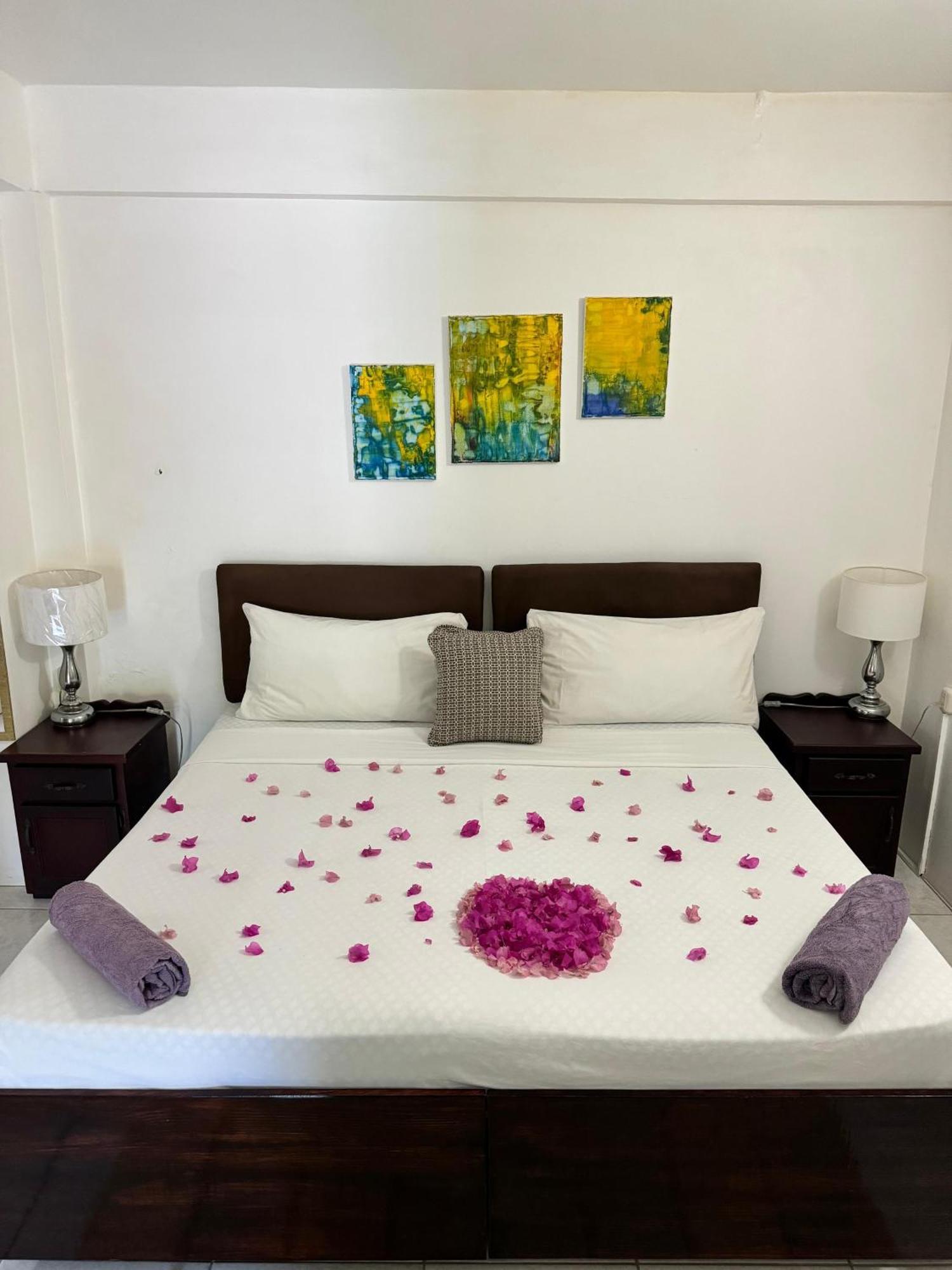 Tropical Apartments Tobago スカボロー エクステリア 写真